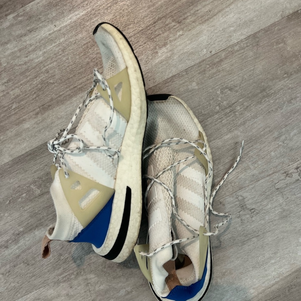 Adidas Arkyn Sneaker size 8
